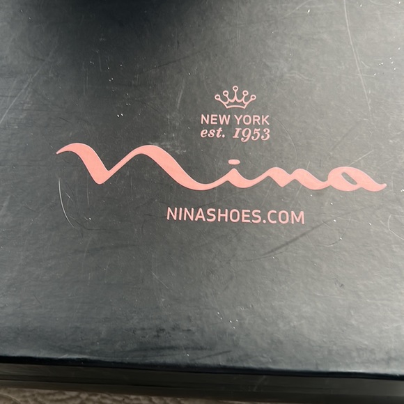 Woman  Nina  silver sandals  size 7.5 - Picture 4 of 5